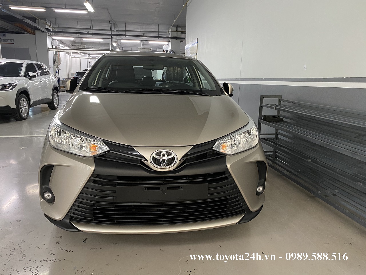 Toyota Vios 1.5E MT Số Sàn Màu Vàng 2022, Hình Ảnh Bảng Giá Xe Lăn Bánh Mới Nhất